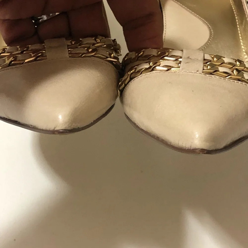 CIRCA JOAN&DAVA. CREAM SHOES WITH CHAIN designs